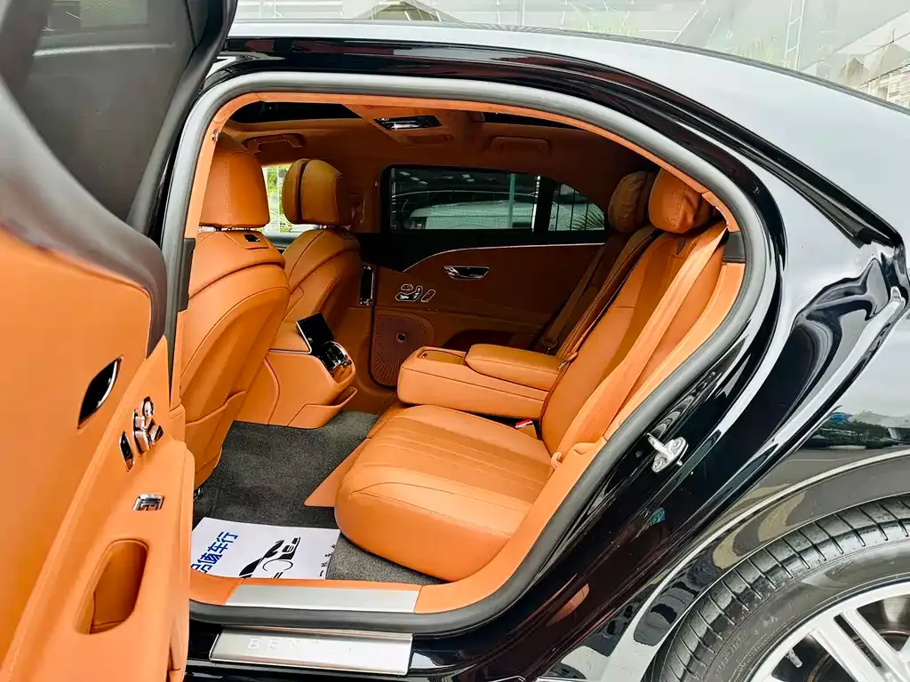 Bentley Flying Spur — фото 6