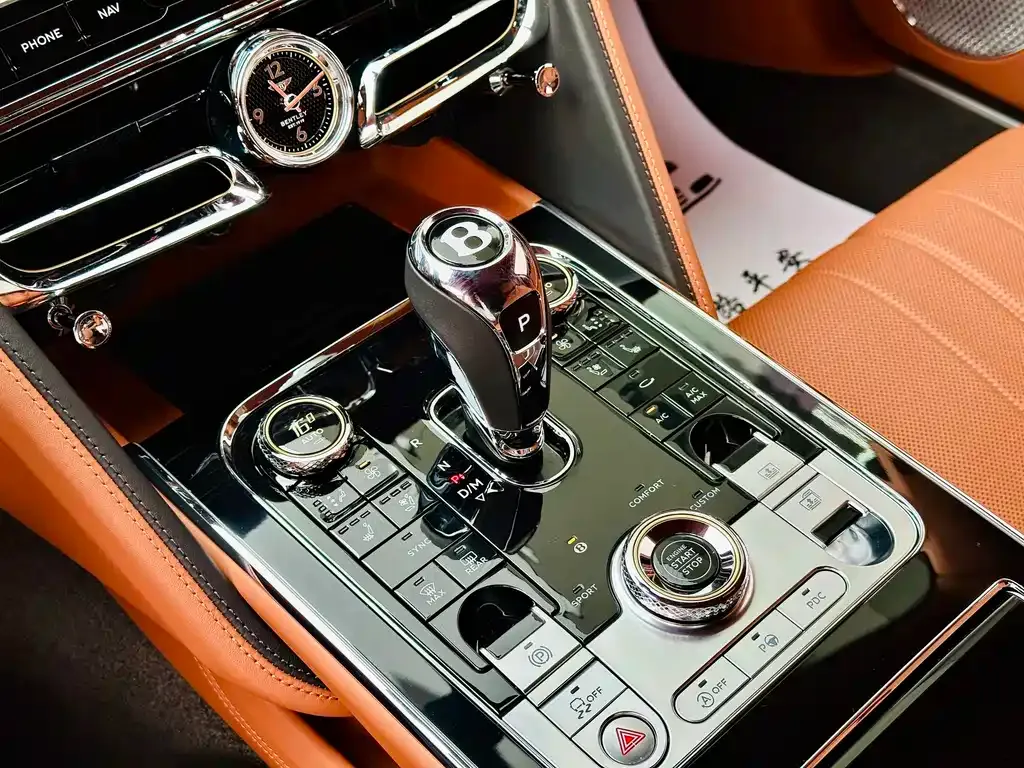 Bentley Flying Spur — фото 10