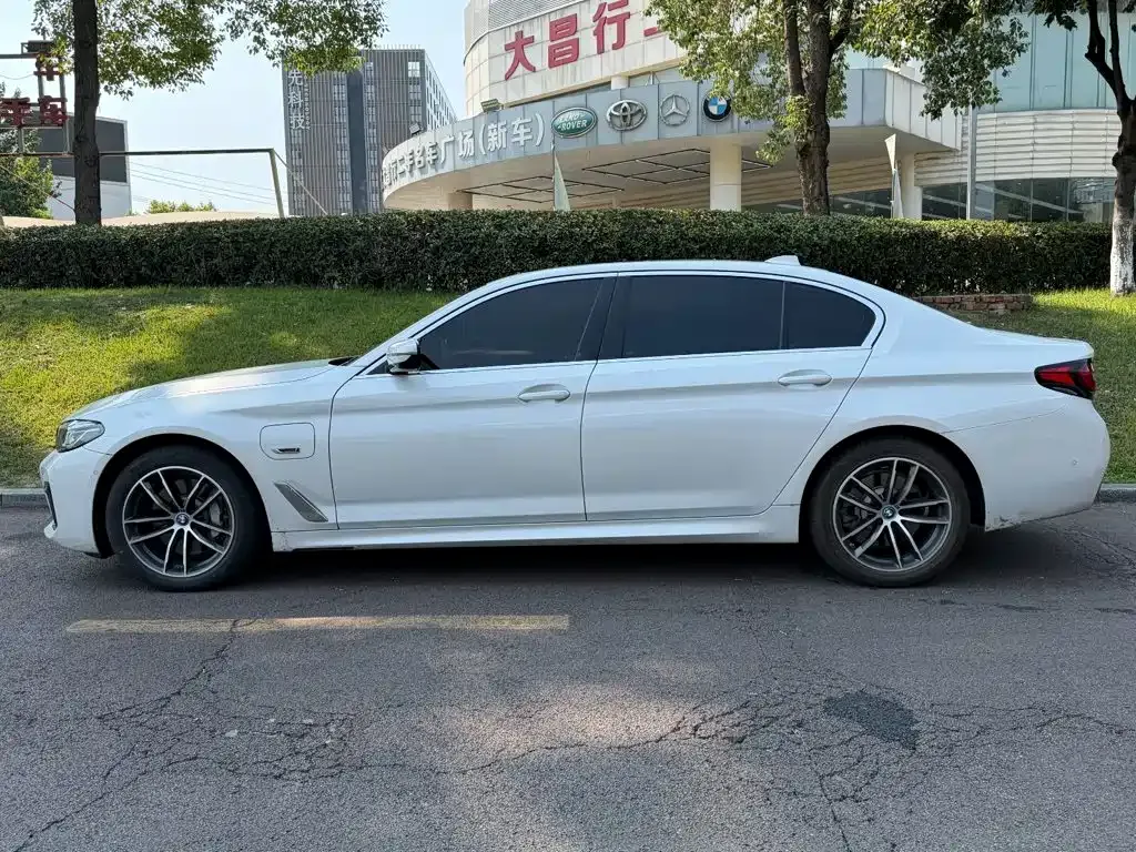 BMW 5 Series New Energy — фото 9