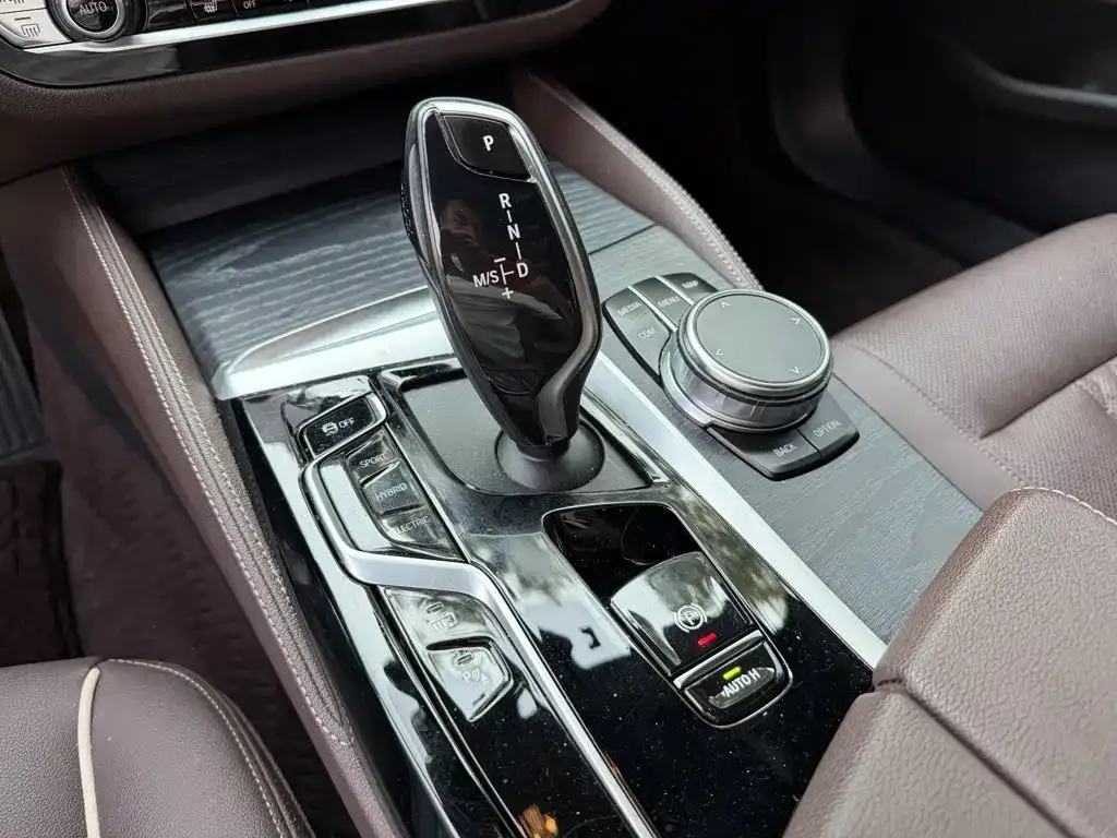 BMW 5 Series New Energy — фото 2