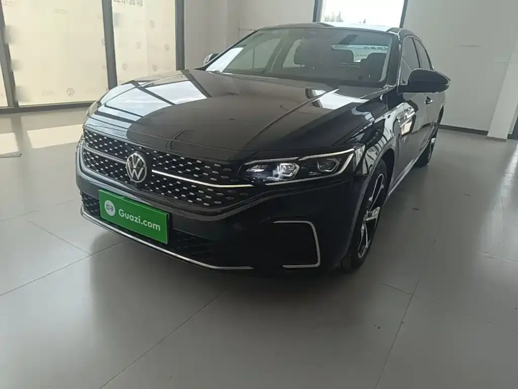 Volkswagen Passat — фото 1