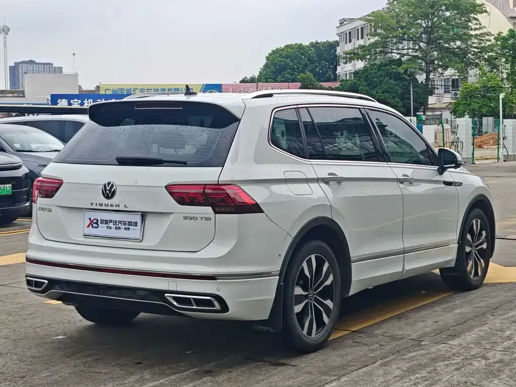 Volkswagen Tiguan L — фото 10