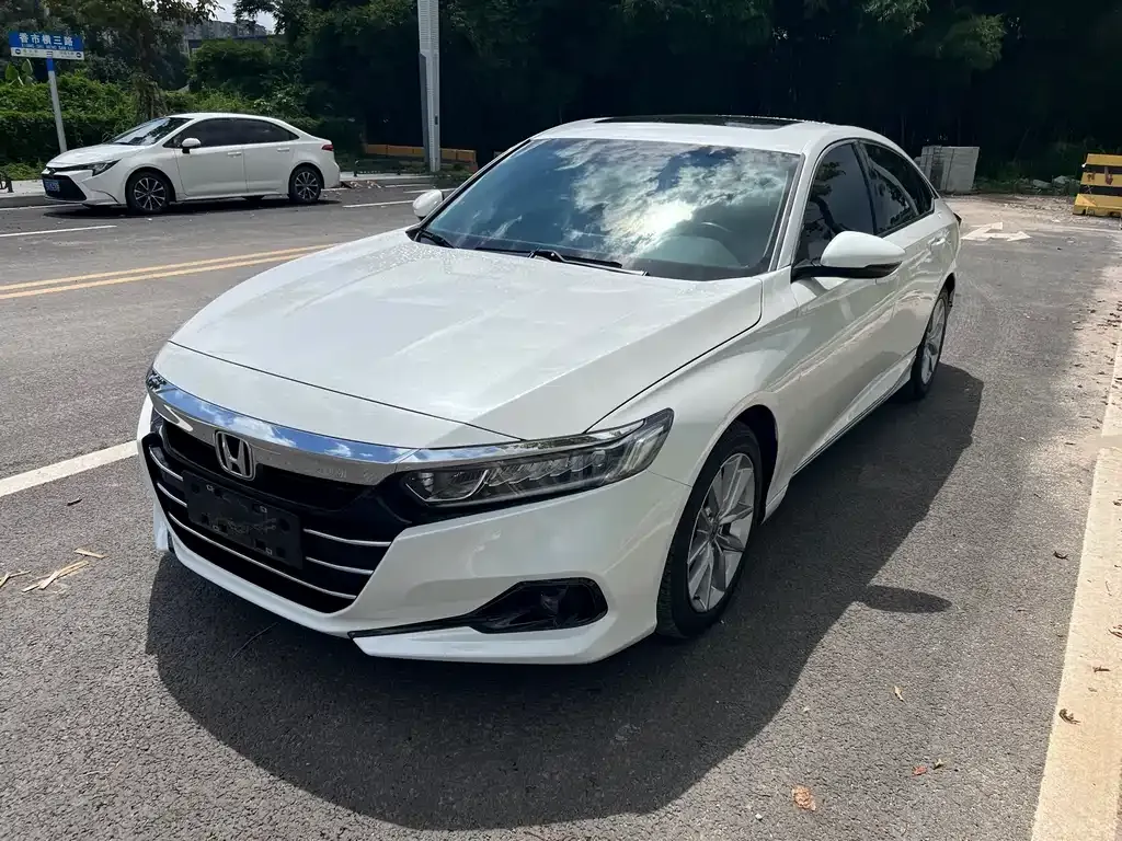 Honda Accord — фото 1
