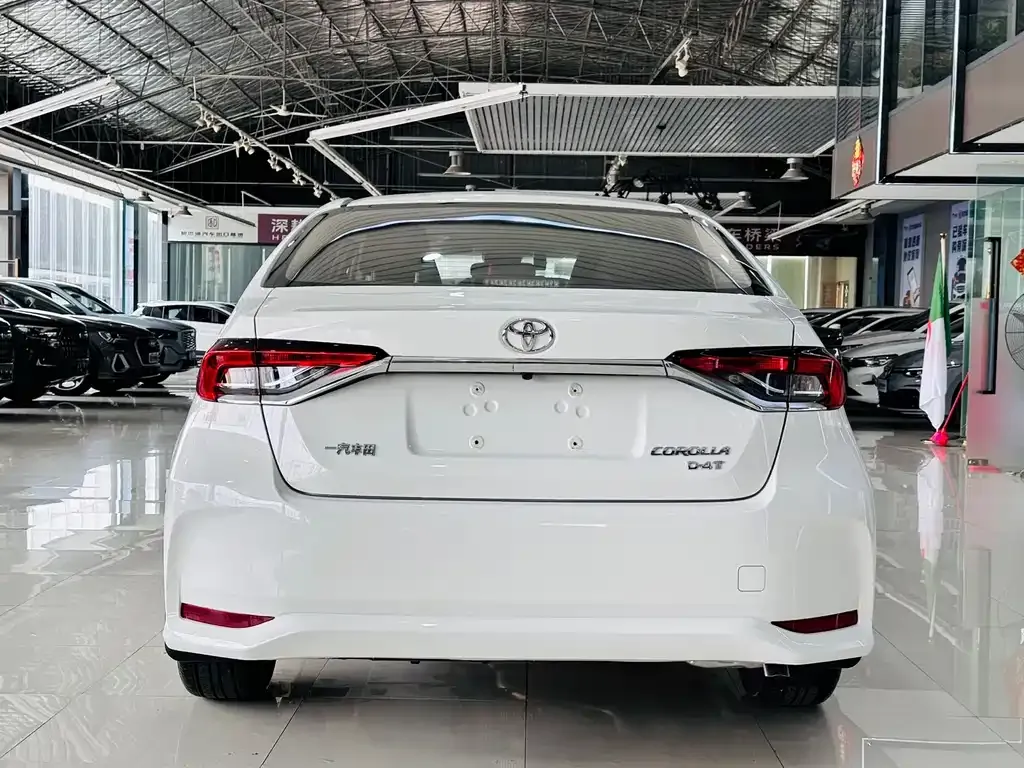 Toyota Corolla — фото 7