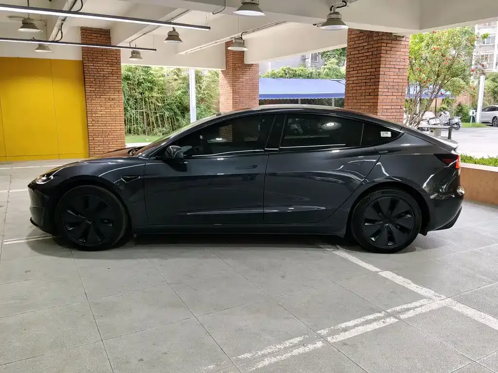 Tesla Model 3 — фото 2