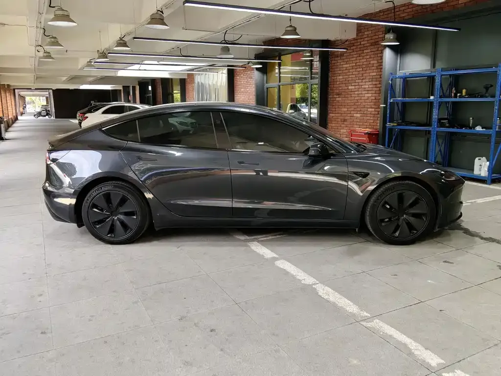 Tesla Model 3 — фото 3