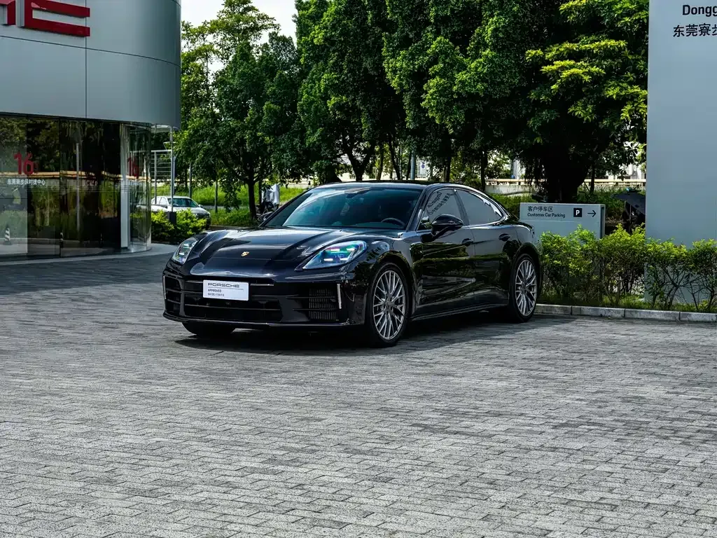 Porsche Panamera — фото 1