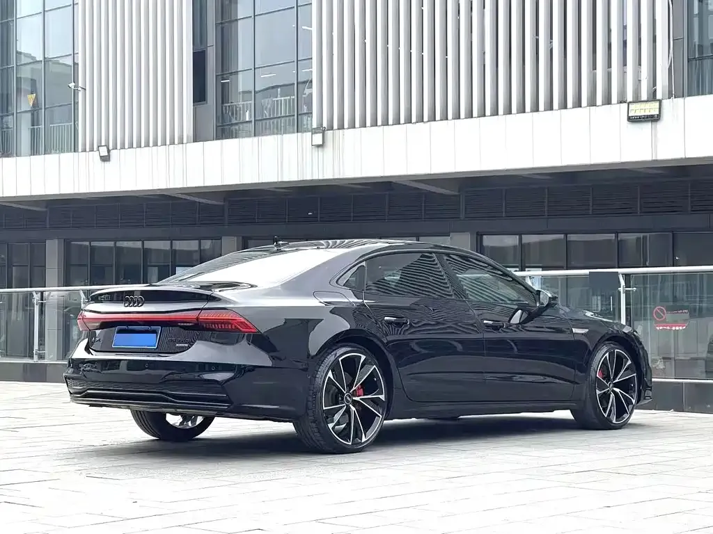 Audi A7L — фото 5