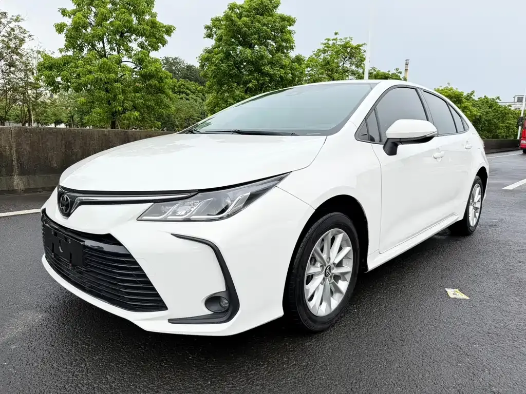 Toyota Corolla — фото 1