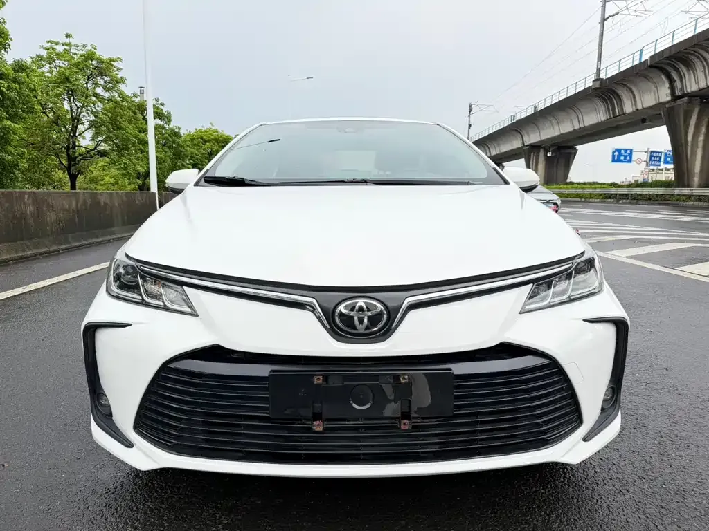 Toyota Corolla — фото 5