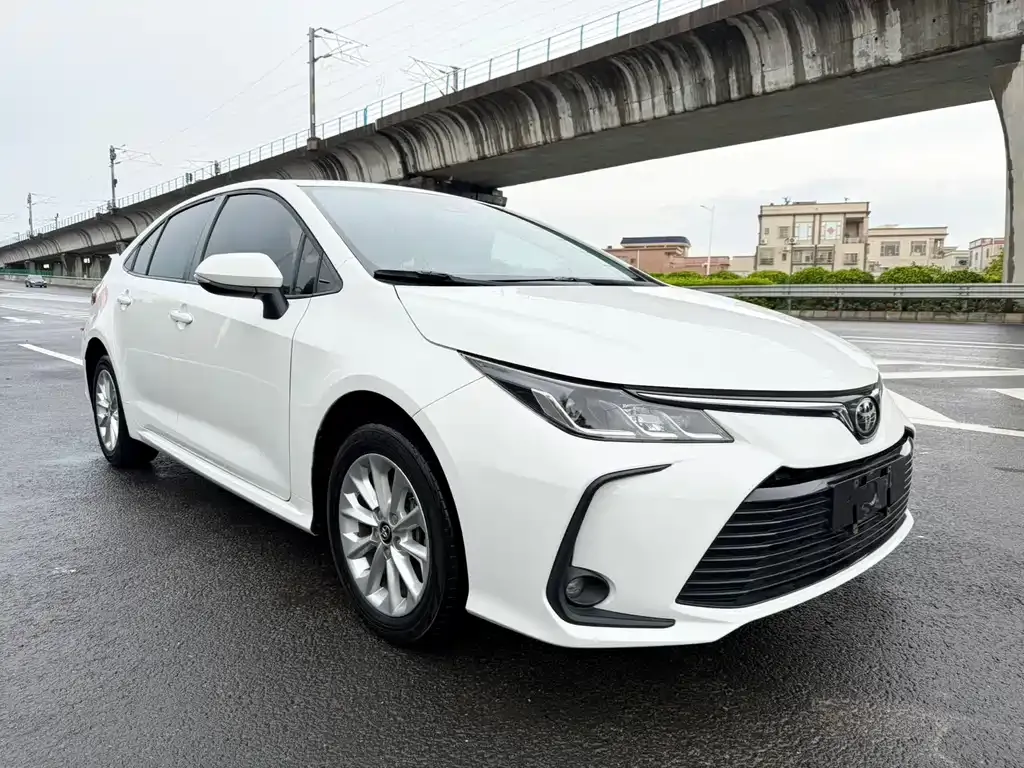 Toyota Corolla — фото 8