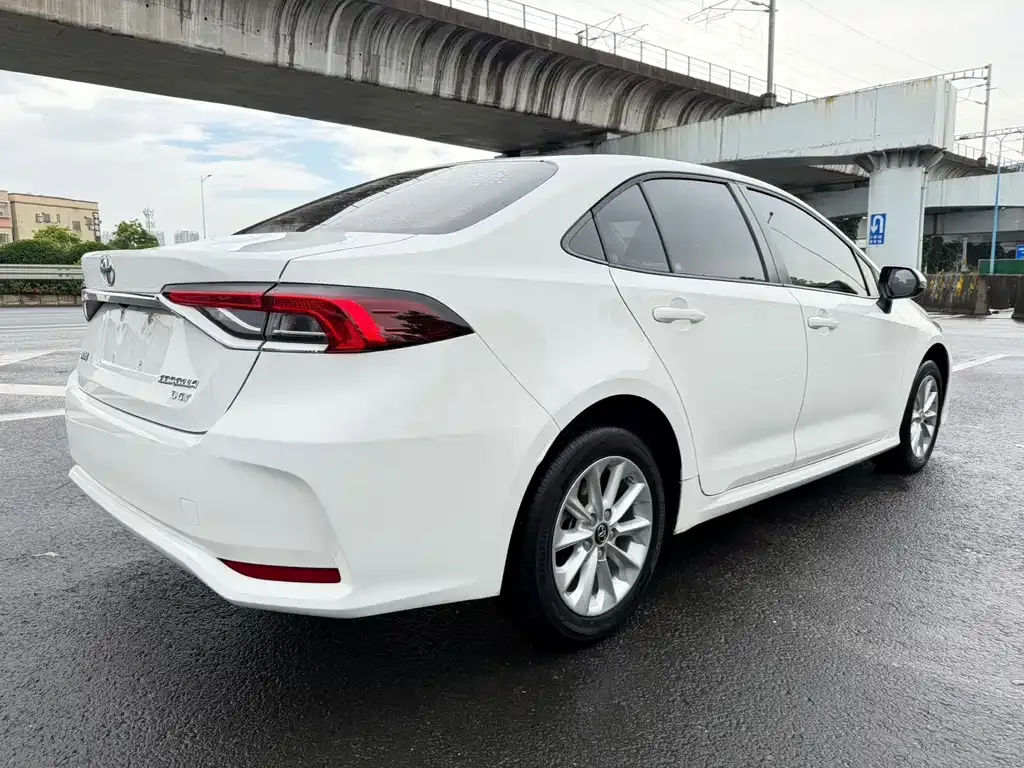 Toyota Corolla — фото 3