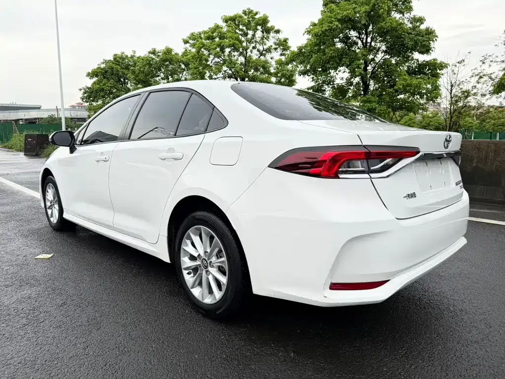 Toyota Corolla — фото 9