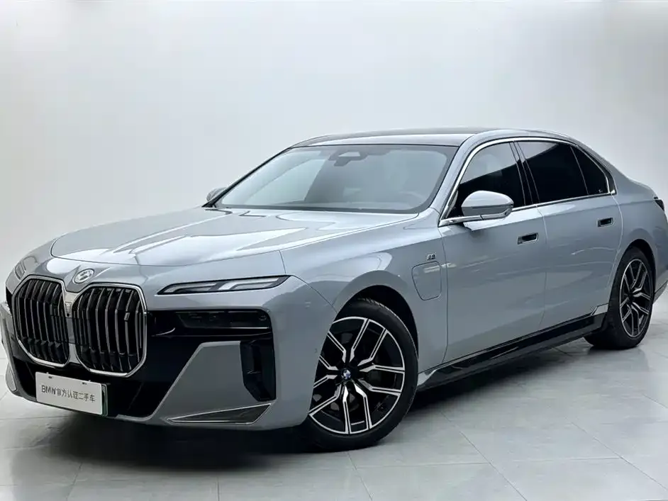 BMW i7 — фото 1