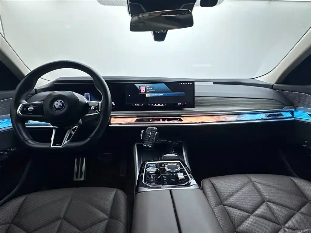 BMW i7 — фото 4