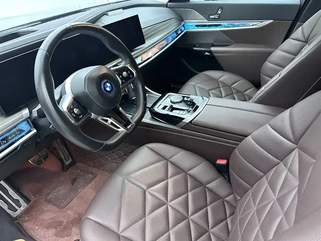 BMW i7 — фото 9