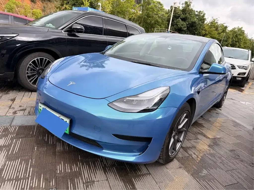 Tesla Model 3 — фото 1