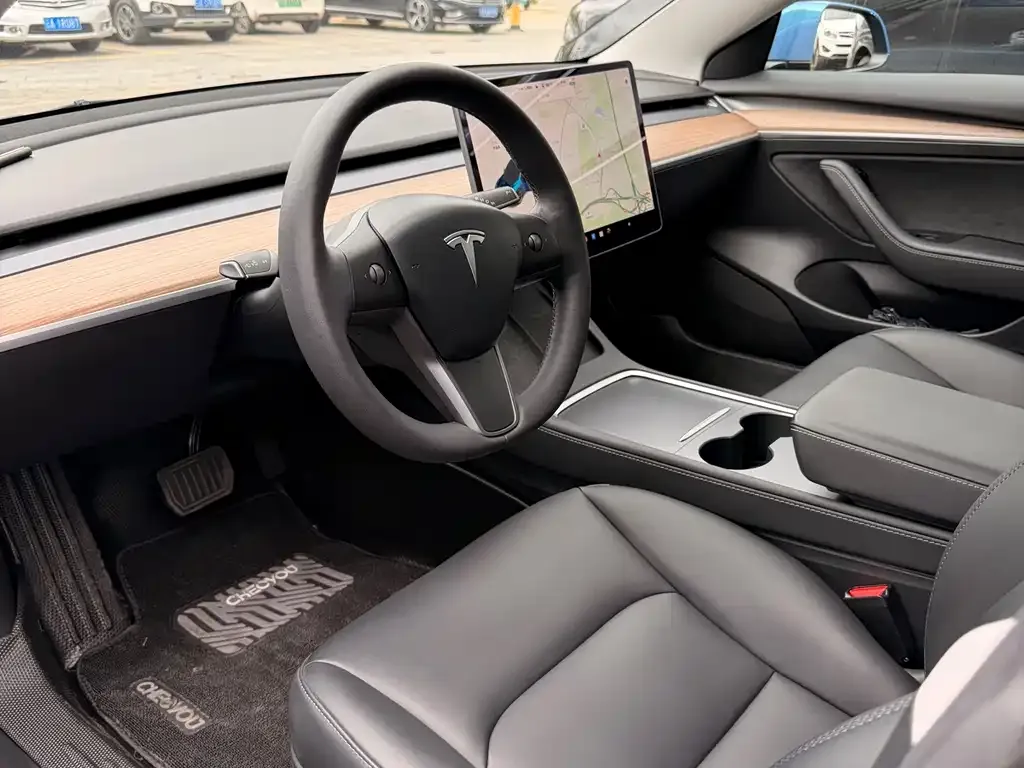 Tesla Model 3 — фото 5