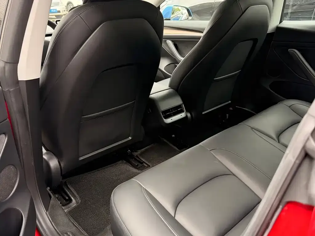 Tesla Model 3 — фото 3