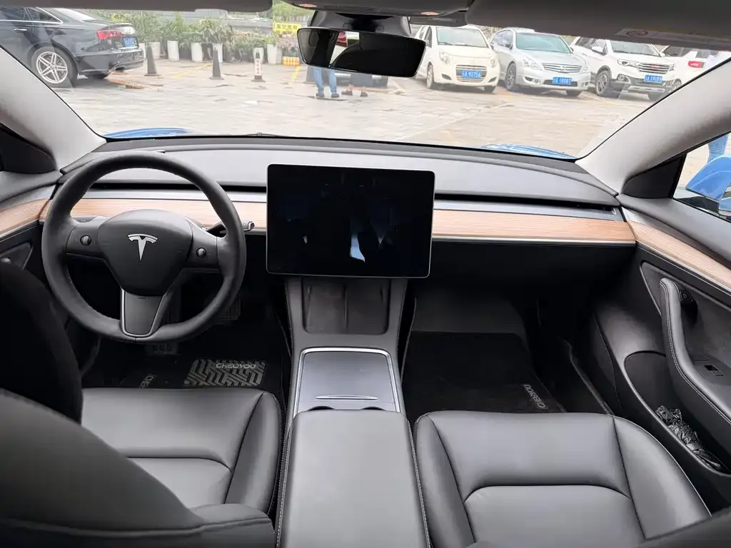 Tesla Model 3 — фото 9
