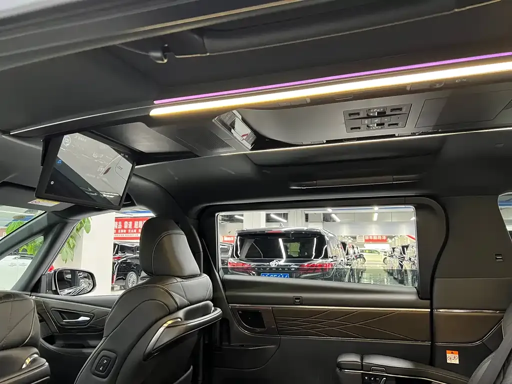 Toyota Alphard — фото 3