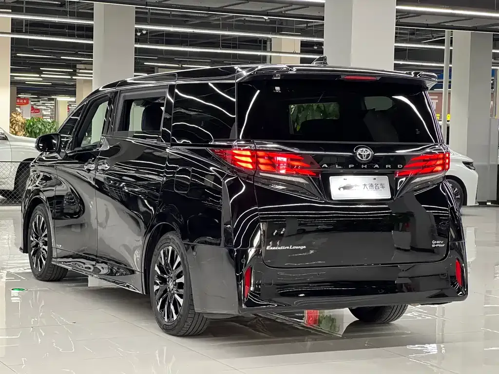 Toyota Alphard — фото 10