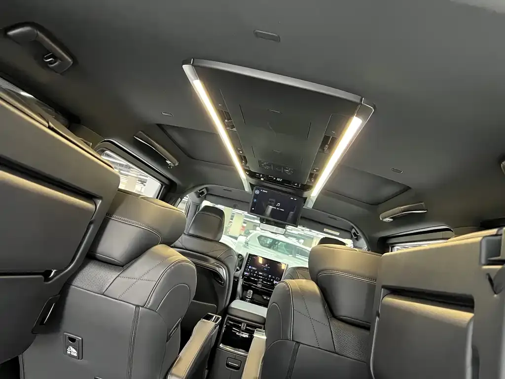 Toyota Alphard — фото 2