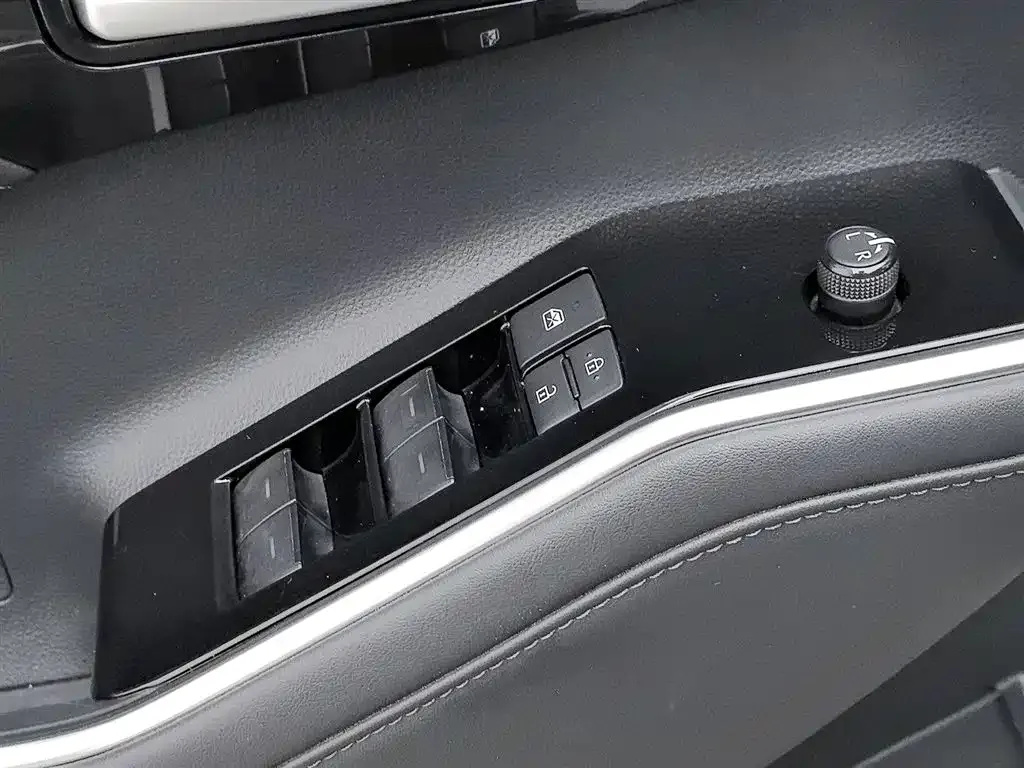 Toyota Crown Kluger 2023 из CN, фото 10