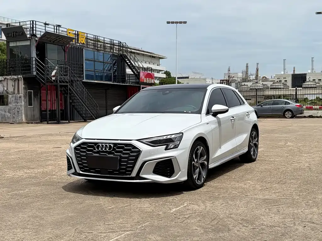 Audi A3 — фото 1
