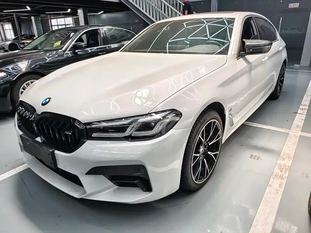 BMW 5 Series — фото 1