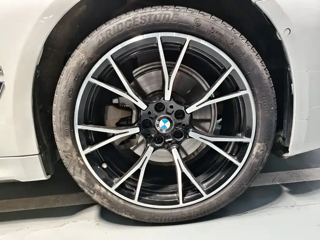 BMW 5 Series — фото 8