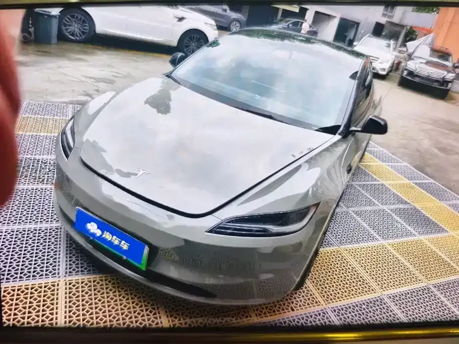 Tesla Model 3 — фото 1