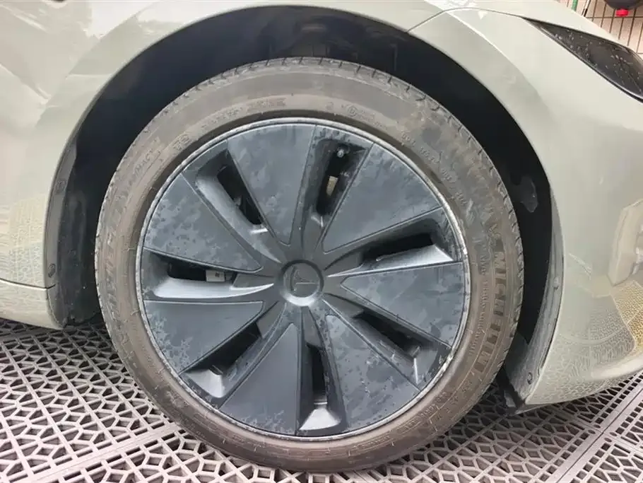 Tesla Model 3 — фото 6