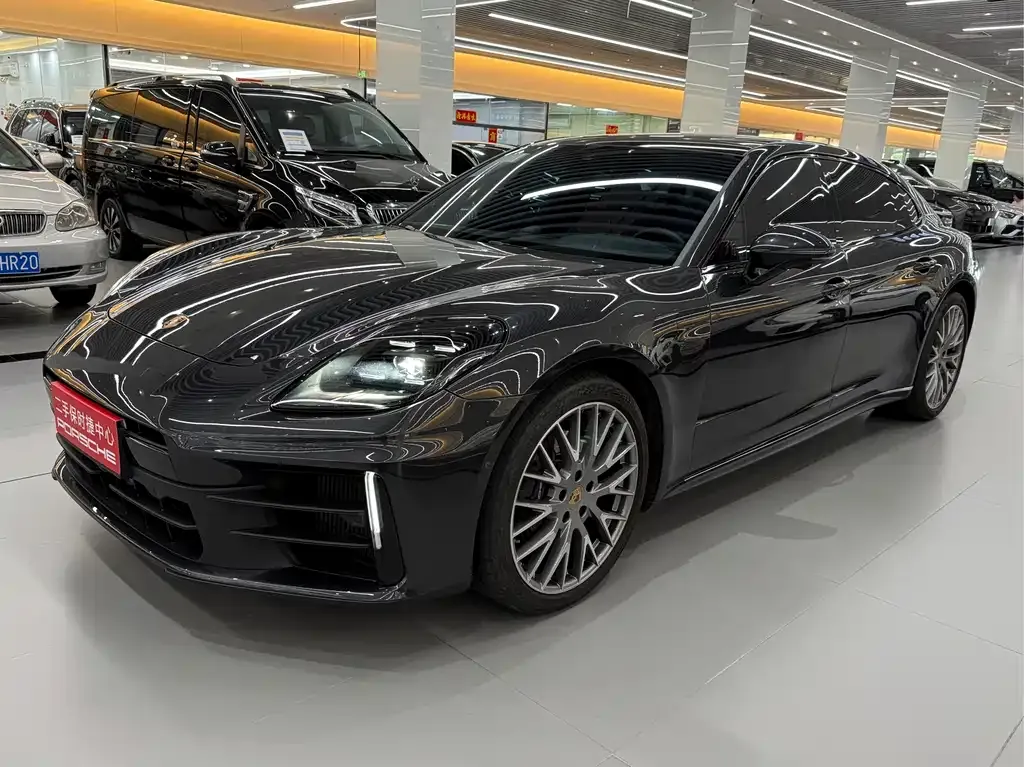 Porsche Panamera — фото 1