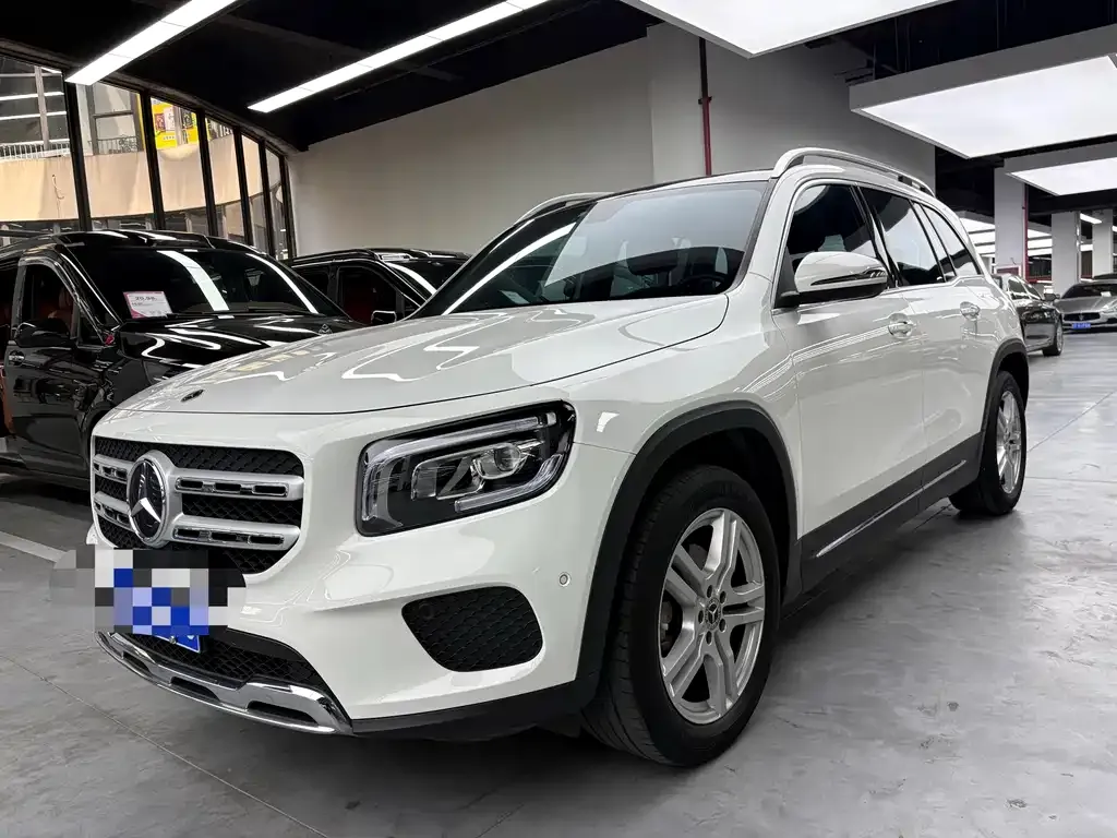 Mercedes-Benz GLB — фото 1