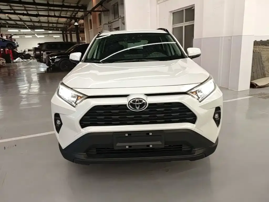 Toyota RAV4 — фото 5
