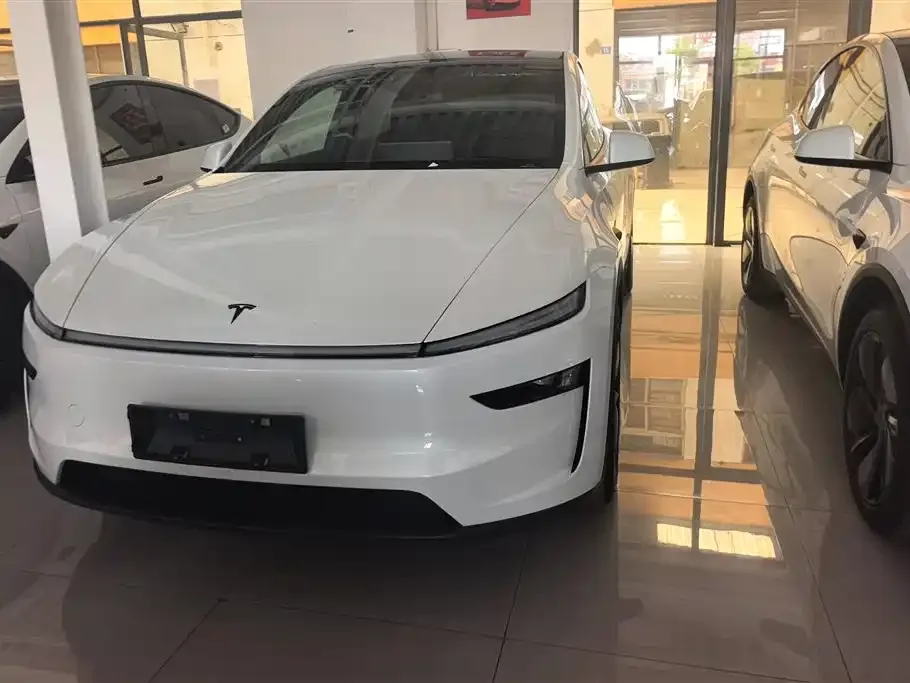 Tesla Model Y — фото 8