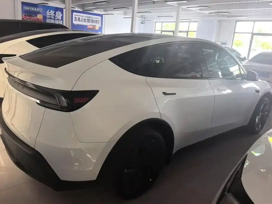 Tesla Model Y — фото 7