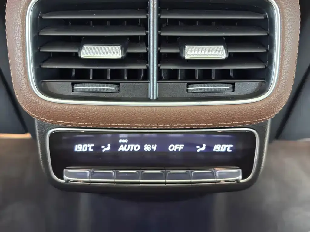 Mercedes-Benz GLS — фото 10