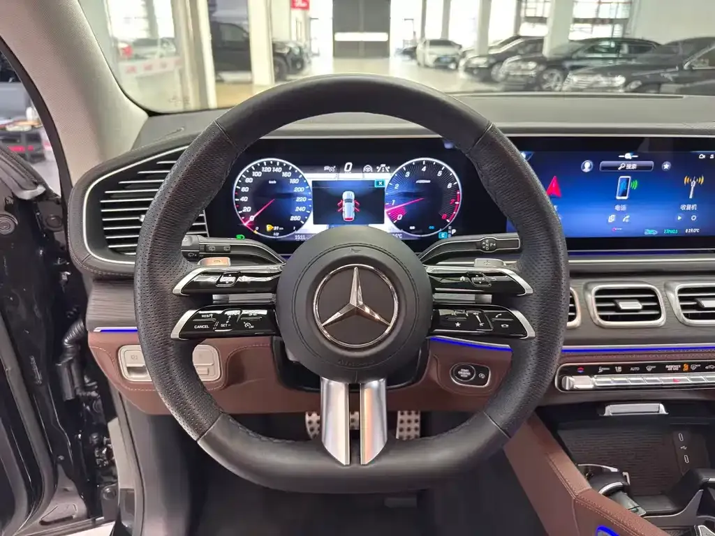 Mercedes-Benz GLS — фото 7