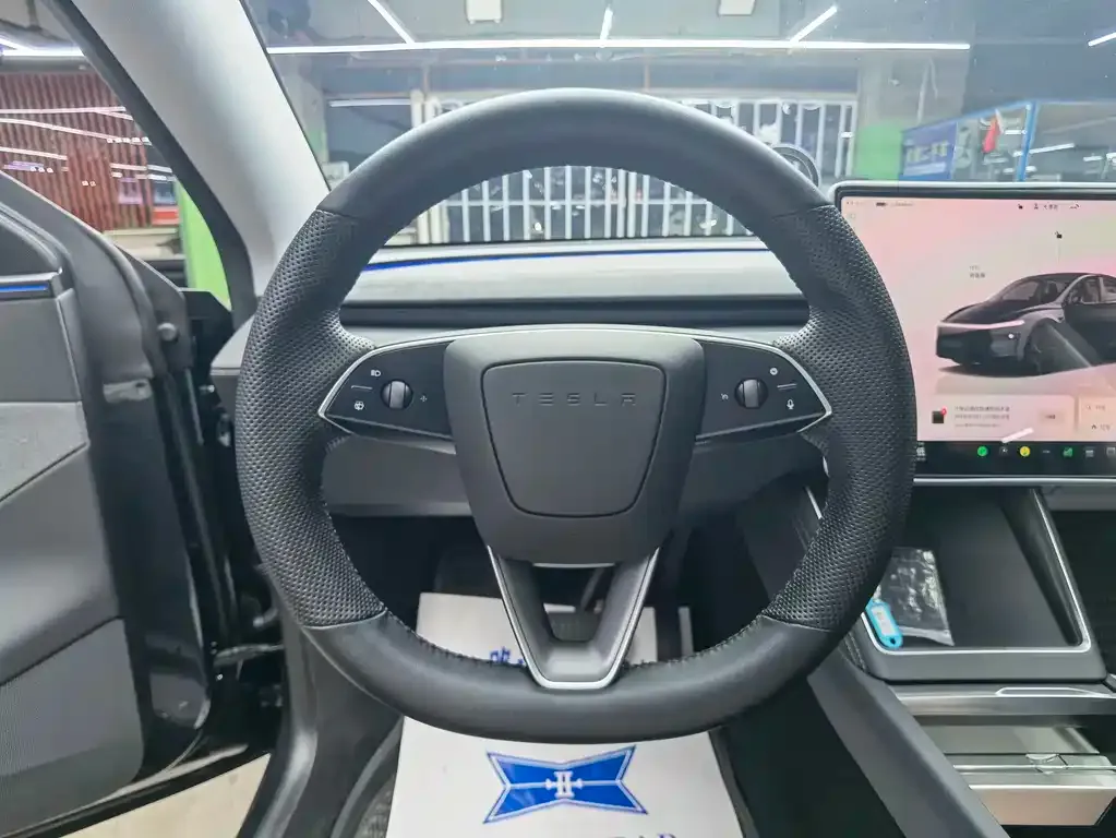 Tesla Model Y — фото 8