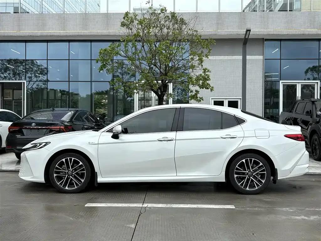 Toyota Camry — фото 7