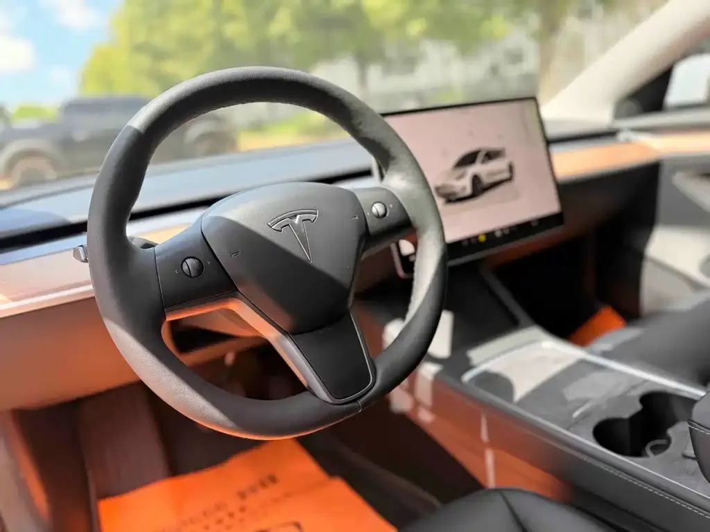 Tesla Model 3 — фото 3