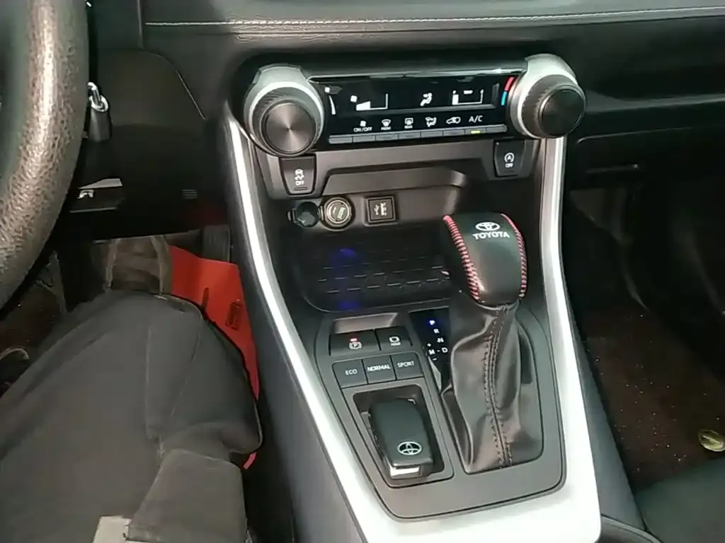 Toyota Wildlander 2024 из CN, фото 5