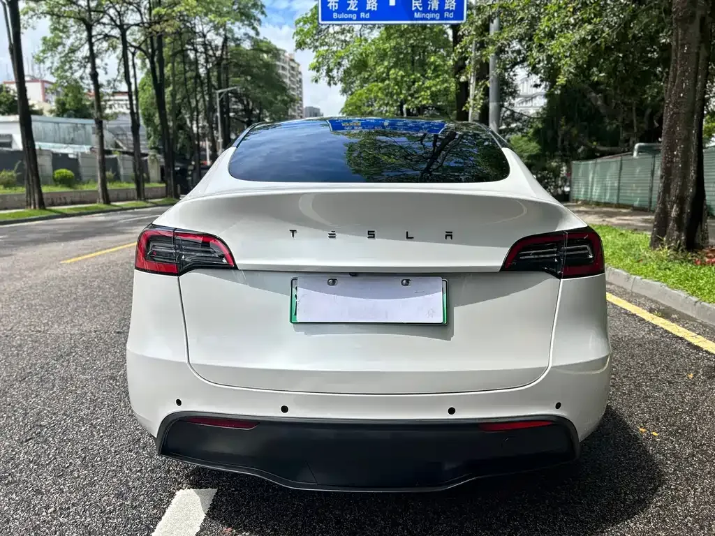 Tesla Model Y — фото 6