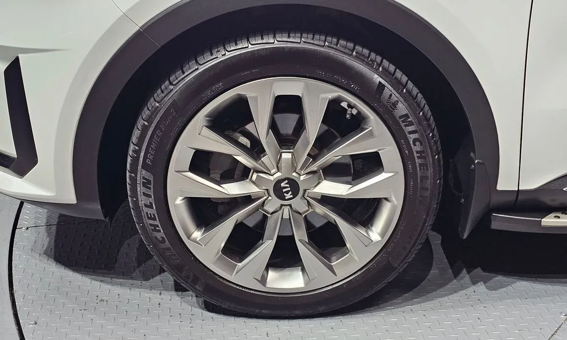 Kia Sorento — фото 6