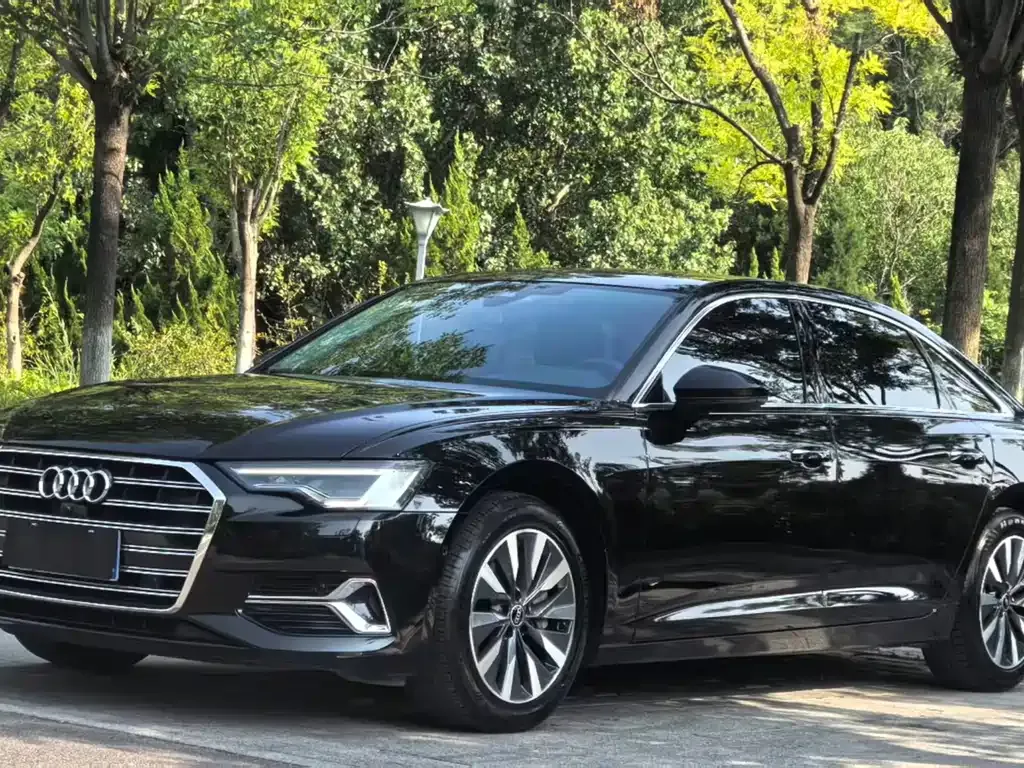 Audi A6L — фото 1