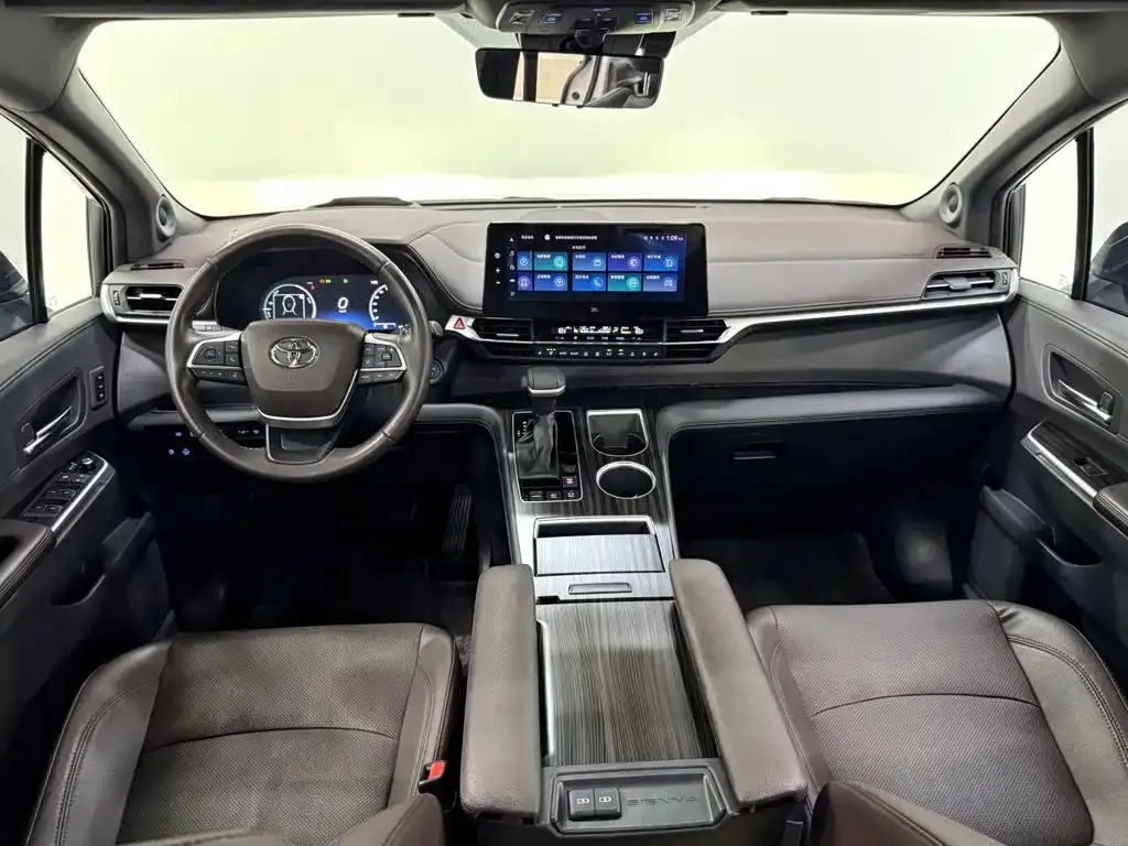 Toyota Sienna — фото 10