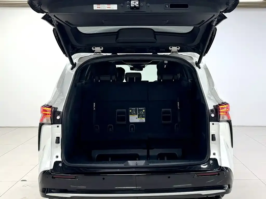 Toyota Sienna — фото 4
