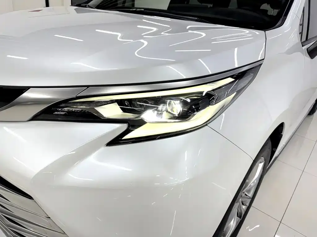 Toyota Sienna — фото 5
